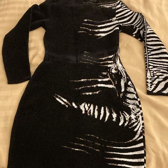 Jessica Bara Elora Long Sleeve Mock Neck Zebra Body-con Mini Dress. Size Small. - Picture 5 of 8